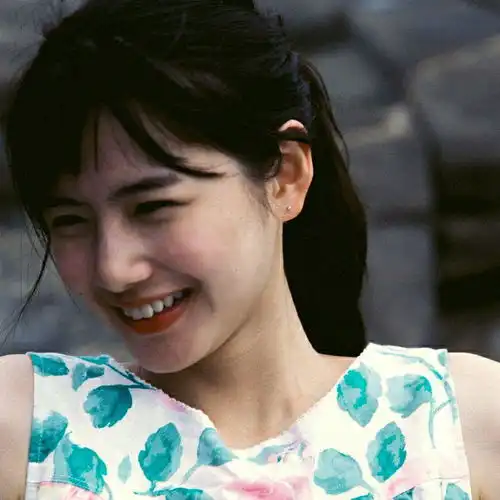 有没有什么笑得很灿烂的女生头像啊