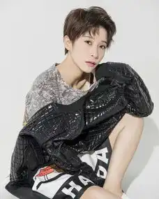 组图朱璇新年写真公开治愈系笑容温暖迷人新闻频道