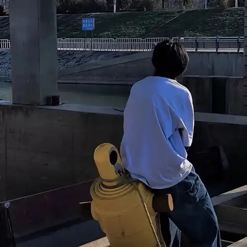欧美丧系头像ins高级男生
