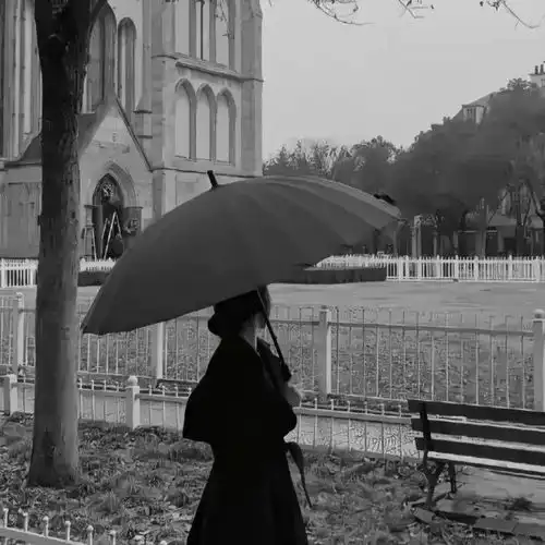 甜系情侣头像真人下雨了