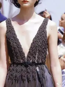 珍惜平胸姑娘,她们越来越稀少了