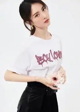 金晨不愧是气质女王,复古系长裙雍容华贵,气场实在太强大