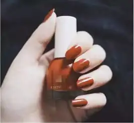 今年竟然流行脏这个最火的口红色,千万不要错过