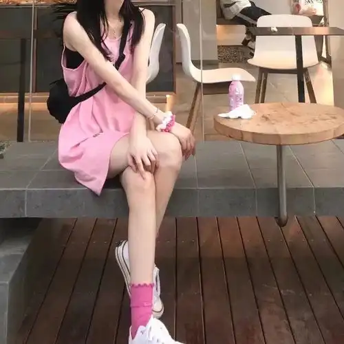 好看女生部位头像理想和生活隔着一个现实