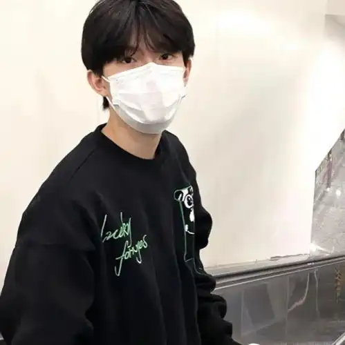 优质男头也会给自己买花也会学着长大