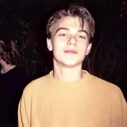 头像恋爱最美好的就是暧昧期