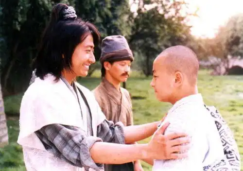 曾是四小天王,因爱国被封杀,转战农村开演唱会,46岁成网红