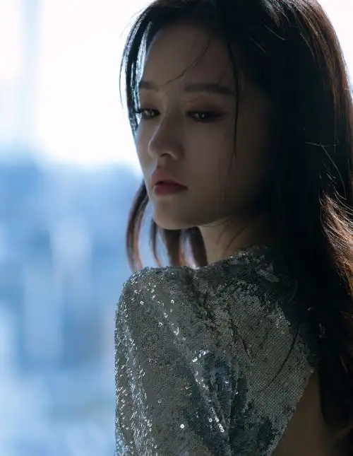 还觉得张天爱的蝴蝶背很美李沁秀出曲线背后,我沉默了