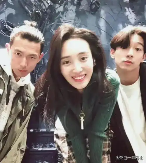 娱乐圈最新爆料,众多明星都在内,大瓜小瓜消息都在内,吃瓜拿走