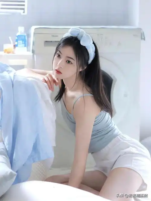 洗衣房蓝色系少女写真可爱满满,给人一种很清凉的感觉