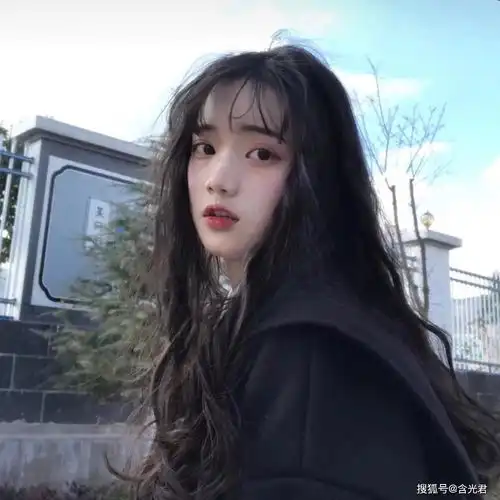 网易云热评爱你的人东西南北都顺路,想你的人白天黑夜都不忙