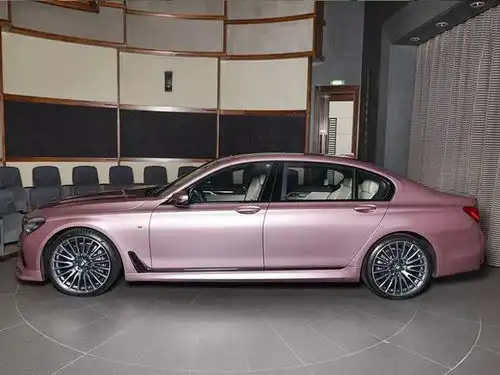 大叔变萝莉粉色系的宝马7系