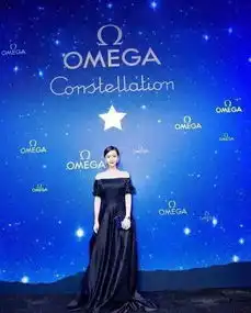 刘诗诗嫌裙子太短竟在裙子上粘了一圈破布条,很好看啊