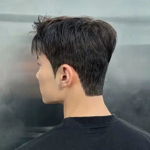 新时尚发型19款,精神还有型,越剪越帅气