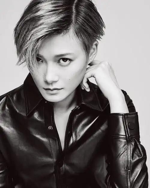 组图宠粉课代表李宇春连续15年为粉丝送新年祝福