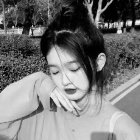 8人qq闺蜜头像黑白,一个人一张分开的