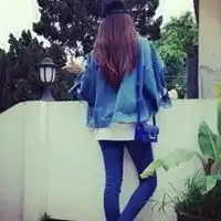 蓝天蓝色衣服的女孩子头像