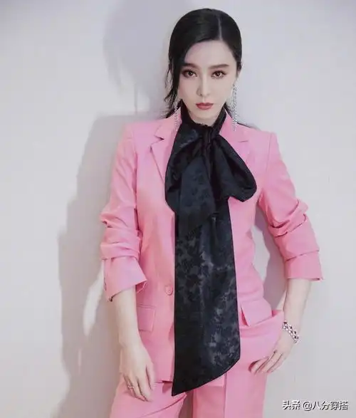 女神范冰冰很有国际范,西服搭配大波浪卷发惊艳亮相,美呆了