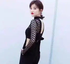 原来撩人性感的夏日心机,竟然是和她一样的镂空装