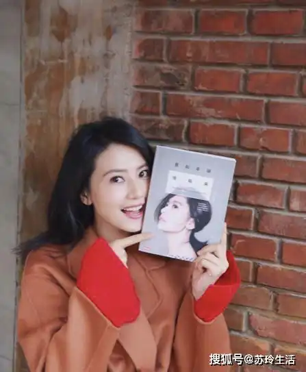 高圆圆时隔3个月首次亮相素颜入镜状态超好,娇俏得不像已当妈