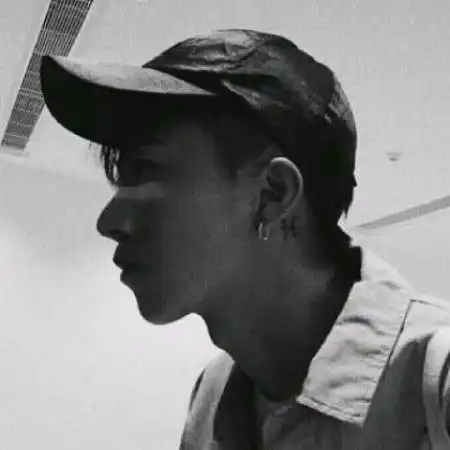 白色系干净头像男男生