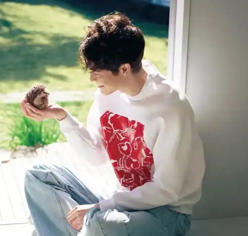 日本男生的春季简约风穿搭,陌上人如玉,穿搭亦精致