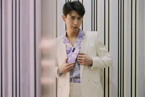 你的现男友上线,穿衣显瘦脱衣有肉,禁欲外表却有温暖目光