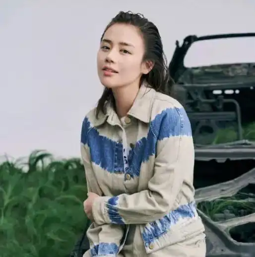 塑料姐妹情资深娱记曝马思纯讨厌周冬雨,她拒绝参加和周冬雨同场活动