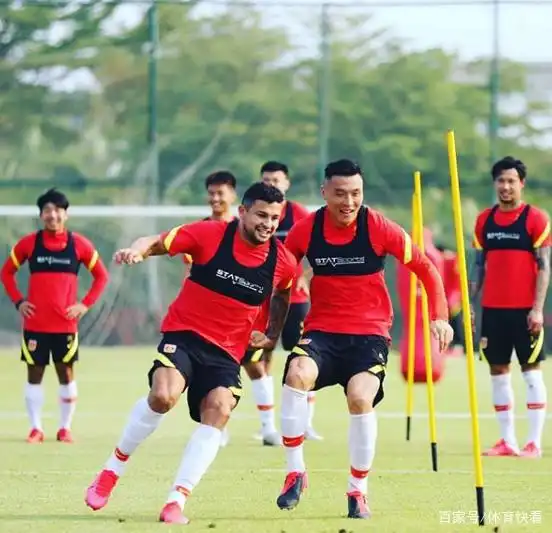 一反常态李铁变助教足协为赢球自降身份,用外国教练