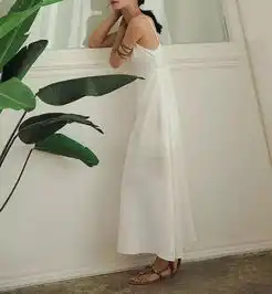 度假女王仙中带纯的白裙,莫兰迪色分体泳衣,祖母锁骨链,杏色系沙滩鞋,专业级泳镜....