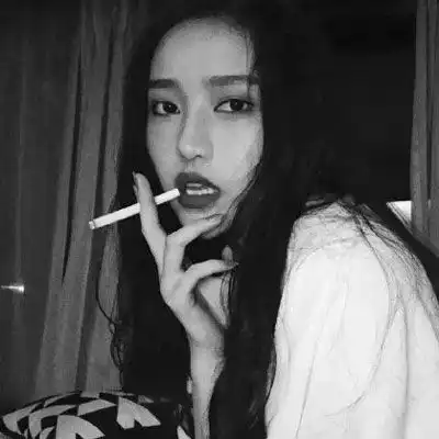 抽烟头像女动漫高清