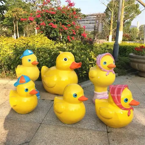 玻璃钢卡通萌鸡小队动漫角色雕塑商场装饰