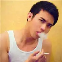 抽烟的样子很有型,很陶罪霸气男生颓废抽烟头像,烟这东西少抽