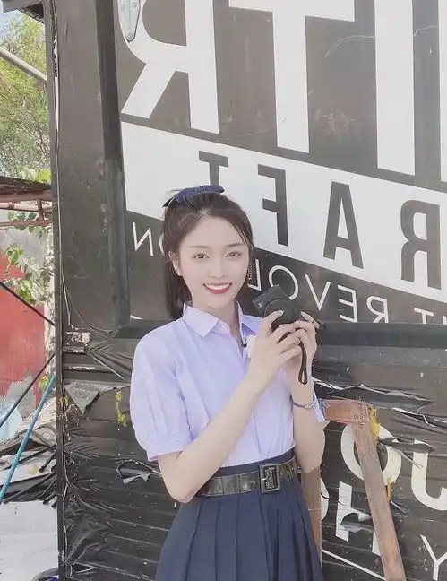 终于相信吴宣仪才85斤大胆挑战易显胖白袜,轻松秀漫画腿