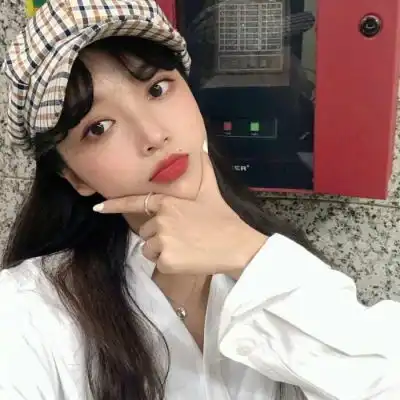 高冷帽子控女生头像,漂亮的帽子渲染了我的世界