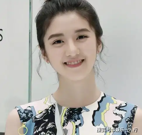 都说李凯馨是小赵丽颖,当她化上杉杉妆,效果太真实了