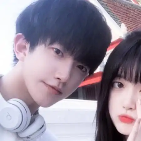 扣扣情侣头像你来我心里吧