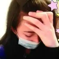 戴医用口罩的卡通头像强