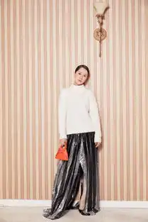 海清逆生长吗一袭粉色西装裙甜美优雅,减龄效果没得说