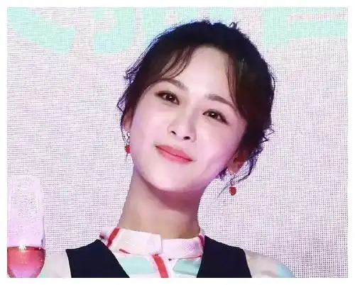 杨紫实至名归2021年四小花旦之一