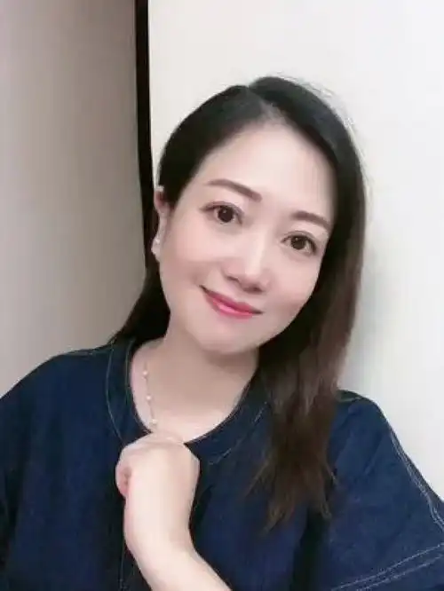 对个口型随性洒脱活在美颜相机里的女人希望你见过市面,依然还喜欢我这张平凡的脸治愈系笑容