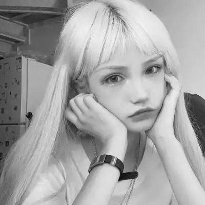 高清高冷黑白美女头像,长发的美女最好看了