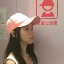 覆面系noise戴黄帽子女