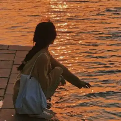 抑郁头像女真人侧脸
