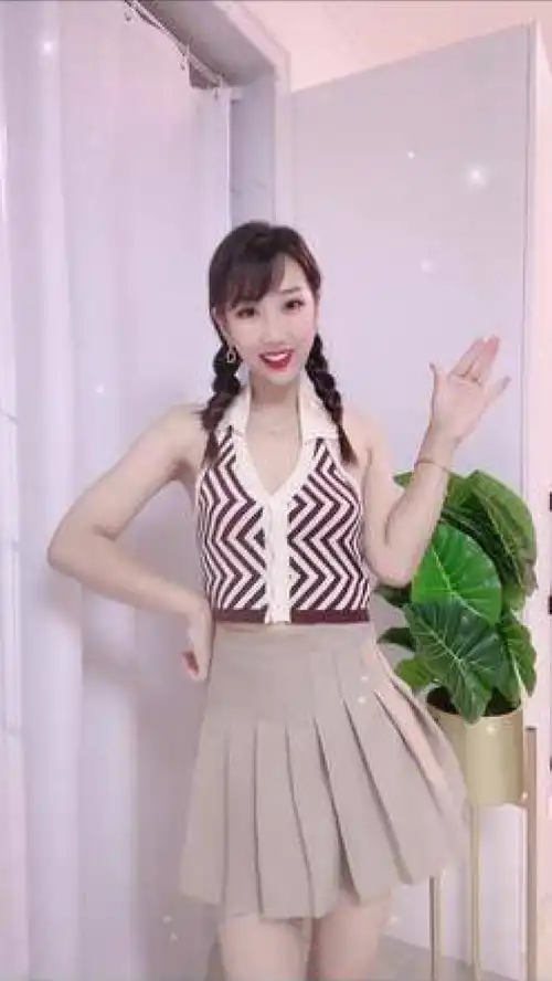 这世界很烦但你也要很可爱甜系女孩扭动小蛮腰活力满满小姐姐很皮积极又可爱普拉提教练