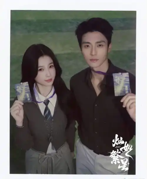 明星双人撕拉片合集徐艺洋黄子韬肤色差超好嗑