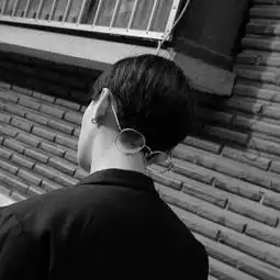 2018黑白系非主流个性男生头像大全不管未来怎样你还有我