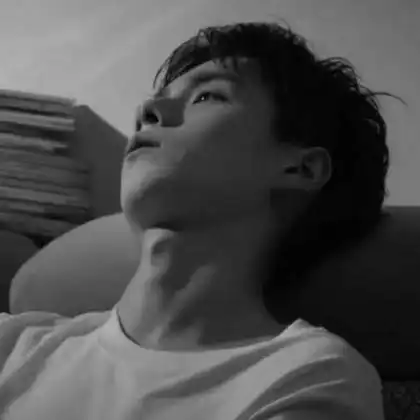 黑系男生头像真人图文黑