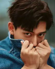 李现旧照首次曝光,震惊全网真正高级的人生,都舍得对自己下狠手