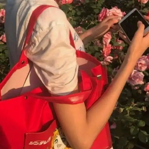 女生头像很多事犹如天气,慢慢热或渐渐冷,等到惊悟,又过了一季